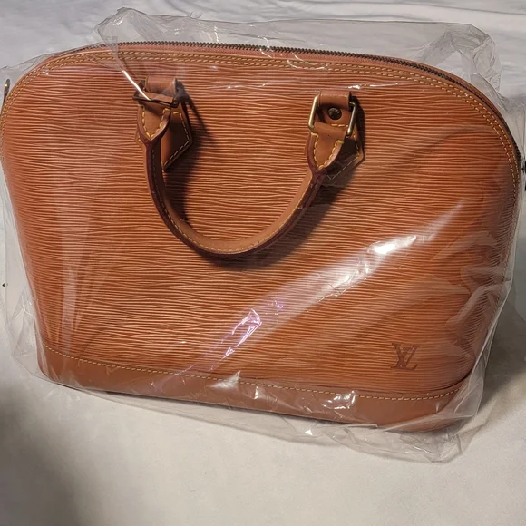 EUC Authentic Louis Vuitton Alma MM Brown Epi w/ extendable Strap - Picture 2 of 16